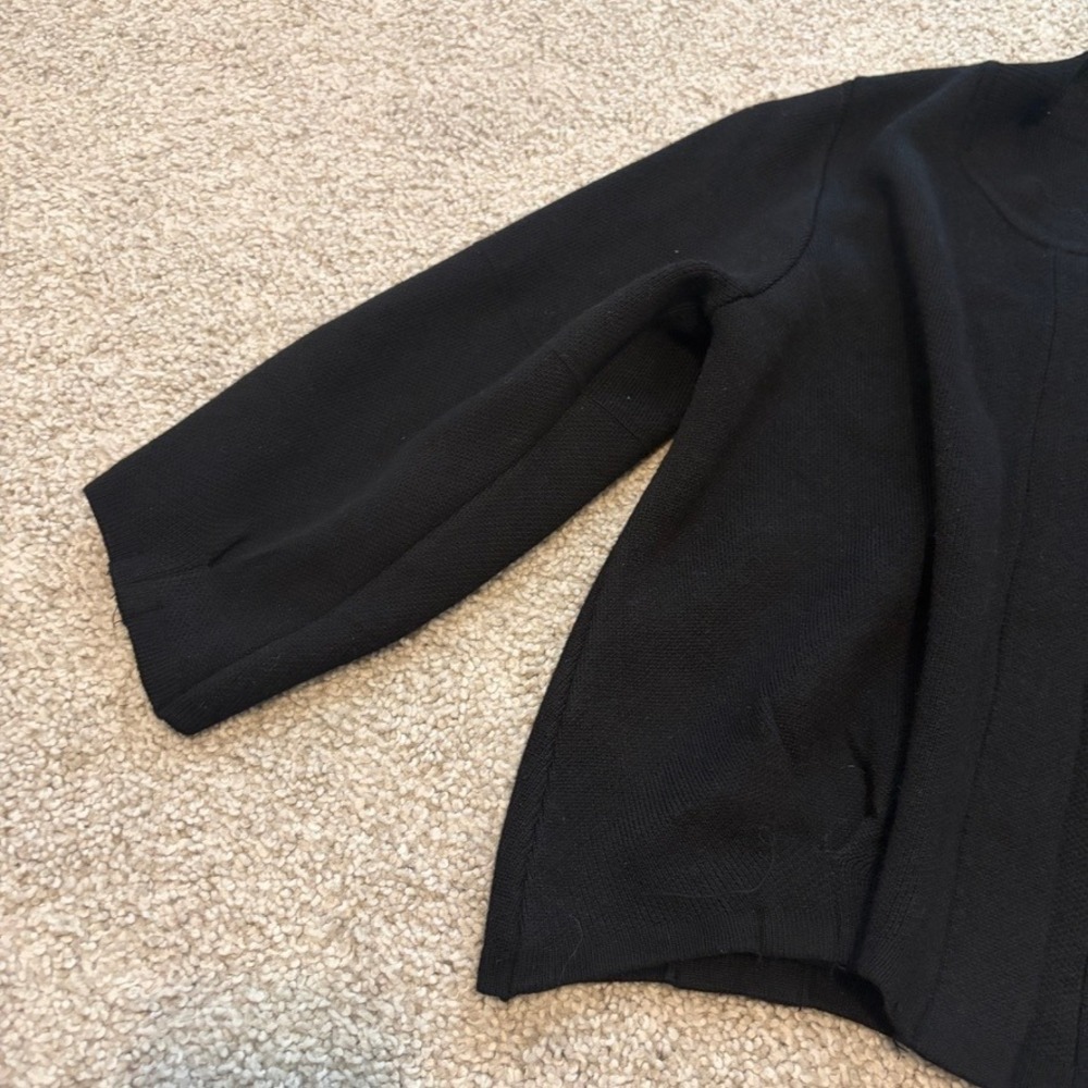 Tahari Cropped Cardigan Sweater Womens S Petite Black Layering Minimalist - Picture 3 of 6